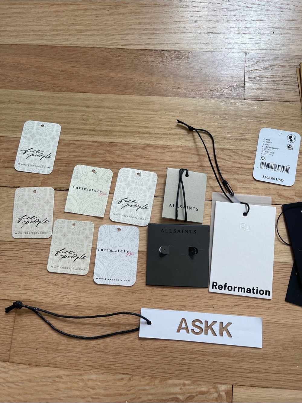 Reformation White & Black Branded Tag - Picture 2 of 3